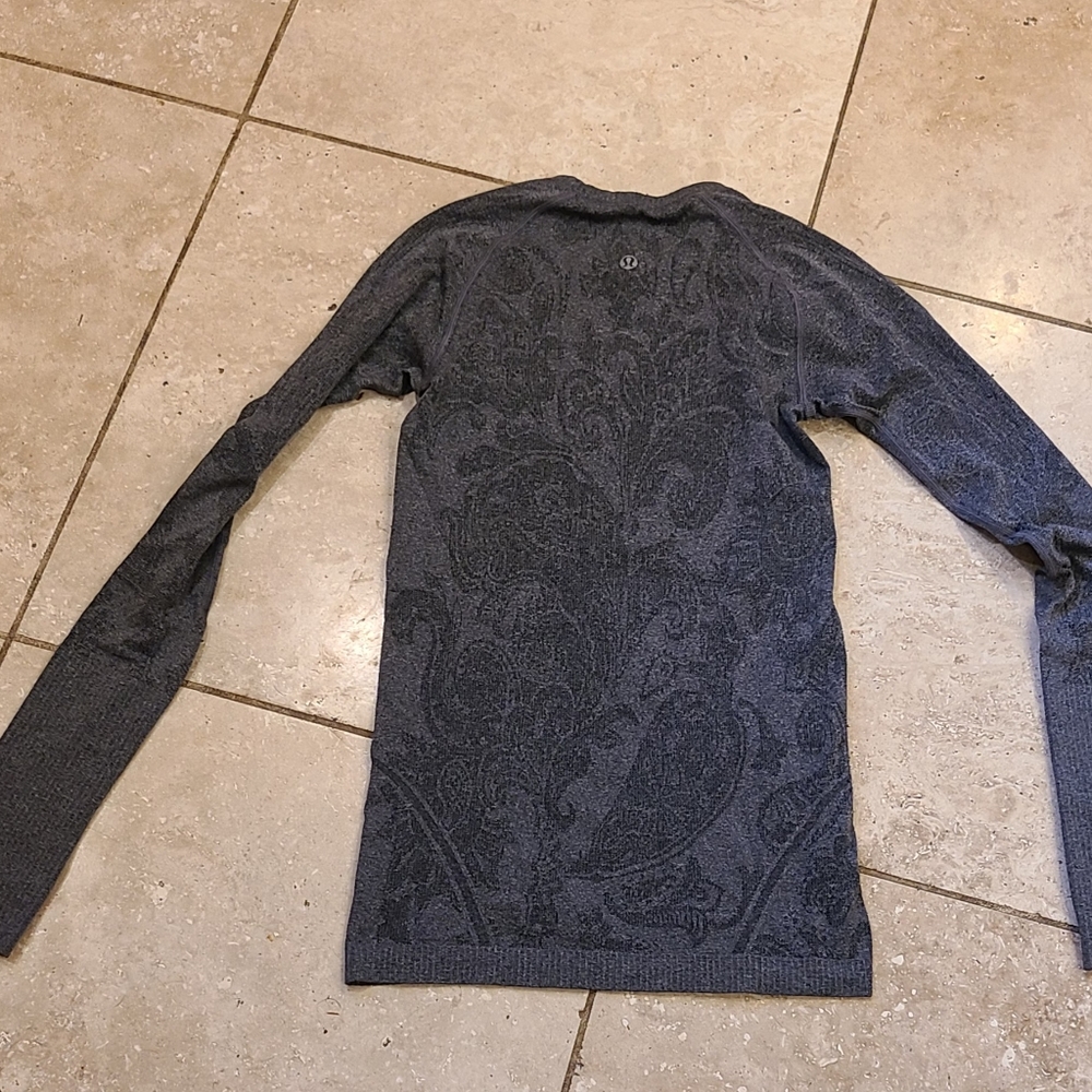 Lululemon top 4 - Picture 2 of 3